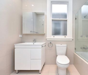 Stunning Updated Split-Level Terrace in Premier Inner-City Location - Photo 6