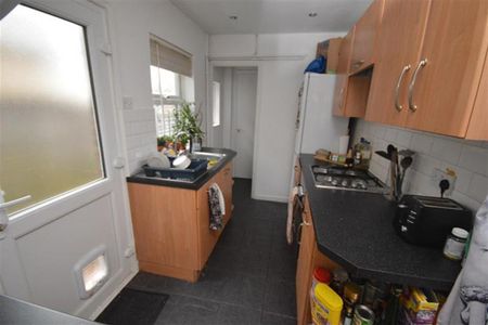 2 bedroom terraced house to rent - Photo 4