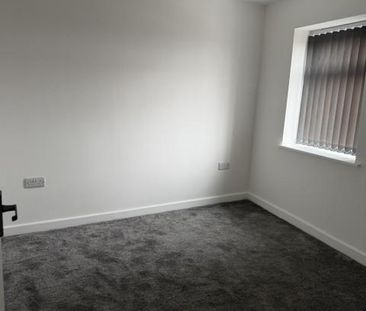 3 bedroom flat to rent - Photo 2