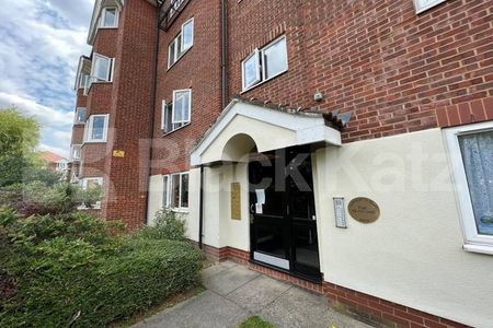 Larger than average, private development - Photo 5