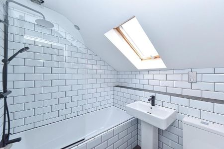 3 bedroom terraced house to rent - Photo 2