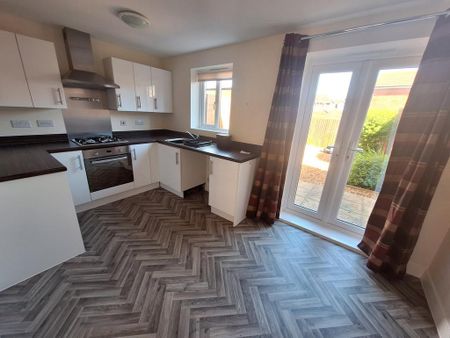 2 bedroom semi-detached house to rent - Photo 3