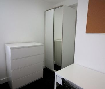 5 bedroom terraced house to rent - Photo 4