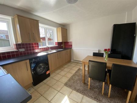 2 bedroom semi-detached house to rent - Photo 5