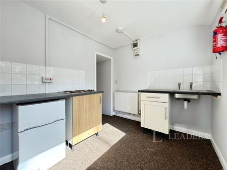 1 bedroom in a house share to rent - Photo 3