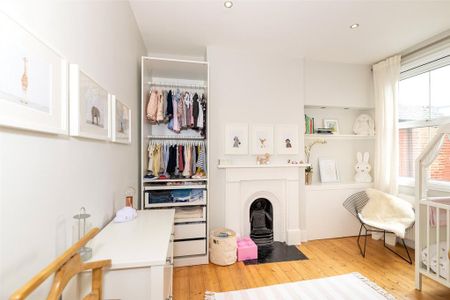4 bedroom end of terrace house to rent - Photo 3