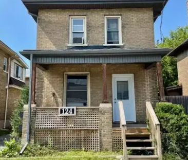 Fresh & Spacious 2 Bedroom For Rent in Great/Accessible Peterborough Location | 124 Lansdowne Street West, Peterborough - Photo 1