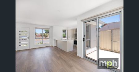 Modern Two Bedroom Home - Photo 4