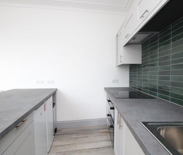 4 bedroom terraced house to rent - Photo 5
