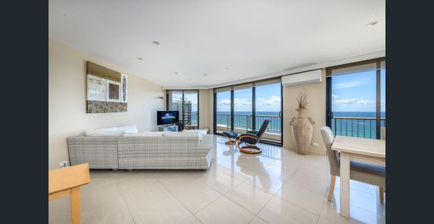 Executive, Top Floor Beachside Apartment with Panoramic Sea Views - Main Beach - Photo 1