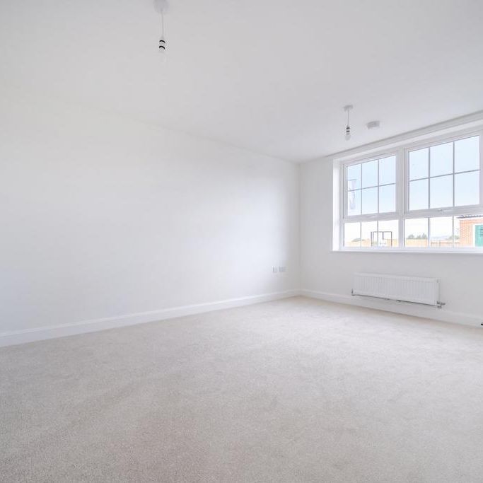 3 bedroom end of terrace house to rent - Photo 1