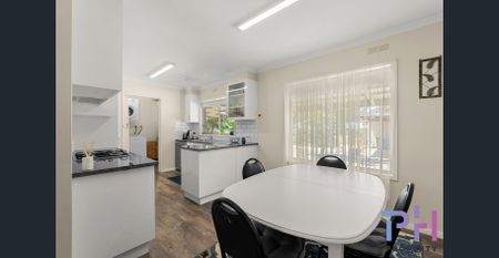 NEAT AS A PIN! - Photo 2