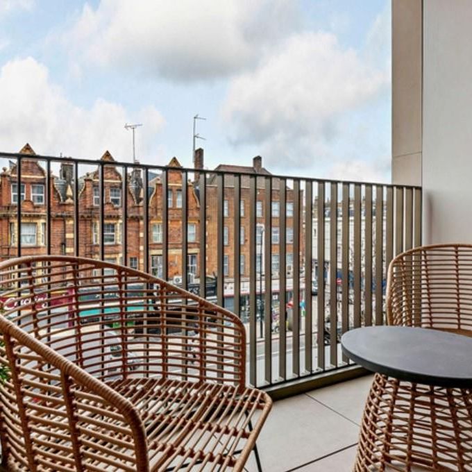 £1,174 per week (£5,087.33 per month) - Photo 1