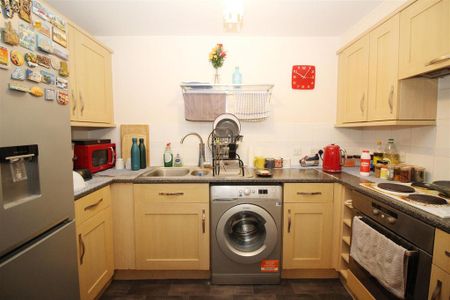 2 bedroom flat to rent - Photo 2