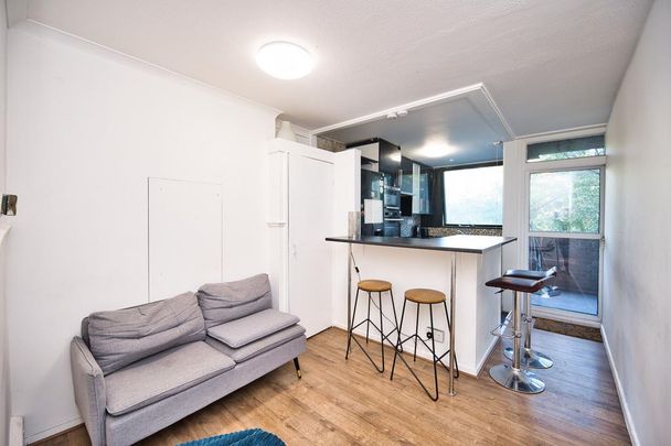 1 bedroom in a flat share to rent - Photo 1