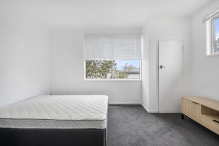 Beautifully Furnished (or Unfurnished - your choice) Studio Bedroom Unit – Water & Internet Included - Photo 4