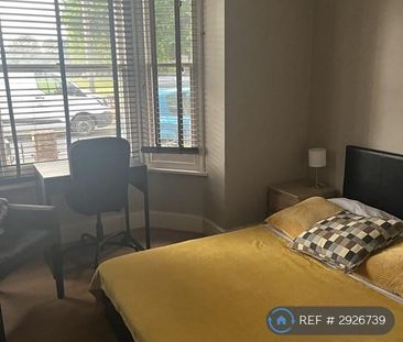 1 bedroom in a flat share to rent - Photo 3