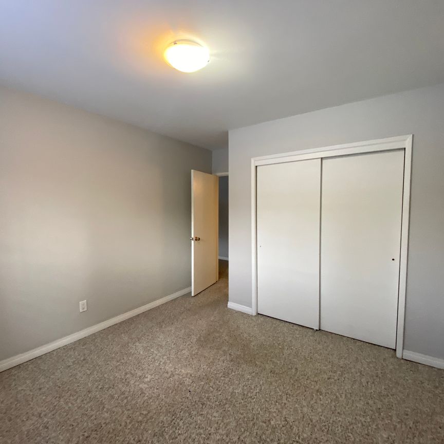 Style Manor - Photo 1