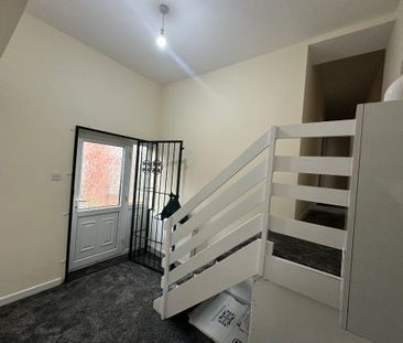 4 bedroom flat to rent - Photo 2