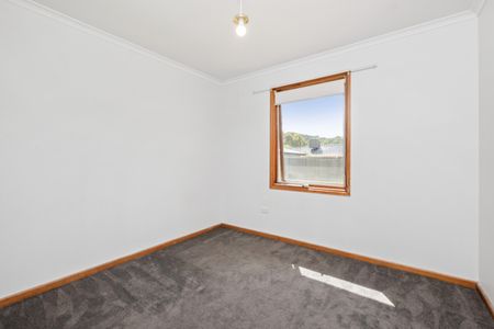 3 Istanbul Dr, Aberfoyle Park SA 5159 - House For Rent | Domain - Photo 5