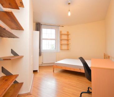 1 bedroom in a flat share to rent - Photo 1