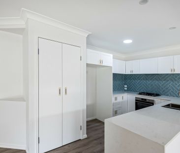 Modern Family Home - Photo 4