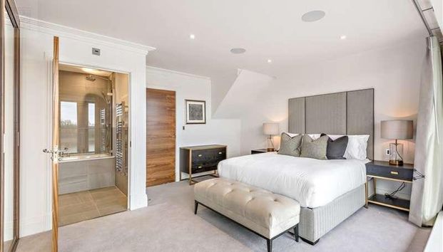 Rainville Road, Fulham, London, W6 - Photo 1