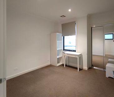 Modern Family Living in a Quiet Forest Hill Pocket - Photo 5