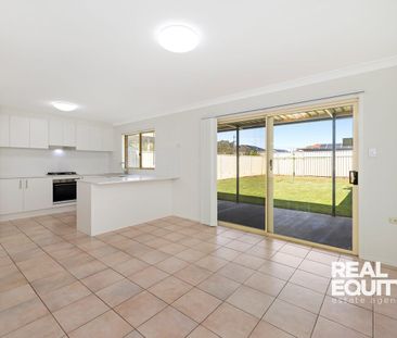 Beautifully Refurbished Interior - Spacious Duplex Style Living - Photo 3