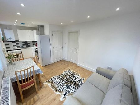 1 bedroom flat to rent - Photo 2