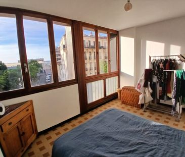 Appartement - 77,05 m² - 3 pièces - Photo 1