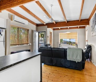 Family Friendly 3 Bedroom home - Photo 3