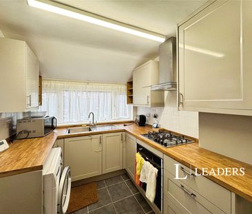 3 bedroom house to rent Davenport Avenue, Crewe, Cheshire, CW2 - Photo 4