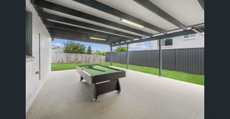 Stunning and Spacious 5-Bedroom Family Home with Exceptional Entertainment Feature - Photo 3