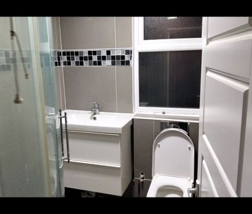 Room in a Shared House, Grenaby Avenue, CR0 - Photo 2