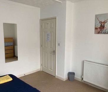 Spenser Road Room 5 - Photo 6