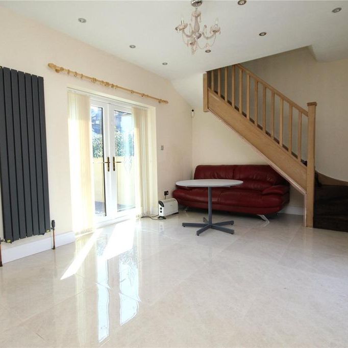 3 bedroom end of terrace house to rent - Photo 1