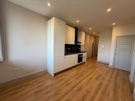 Quilters Way, Aylesbury, Stoke Mandeville - Photo 4