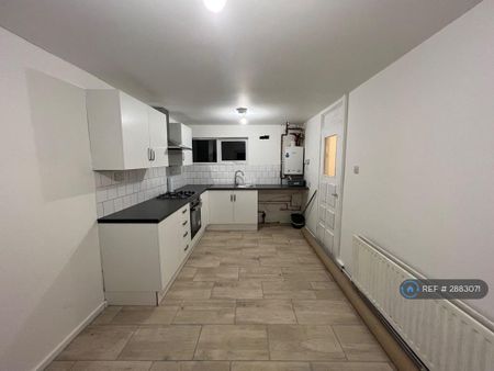 3 bedroom terraced house to rent - Photo 4