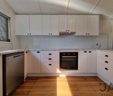 MODERN FOUR BEDROOM HOME - Photo 6