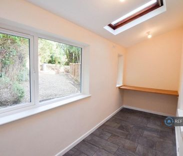 2 bedroom end of terrace house to rent - Photo 1