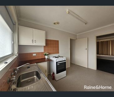 1/75 Fox Street, St Albans, Vic 3021 - Photo 2