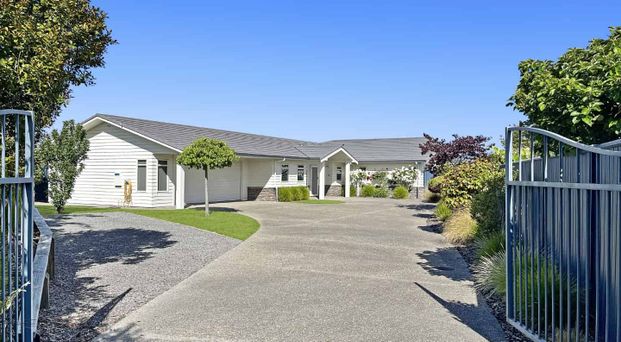 4 BED - RAINBOW POINT - Photo 1