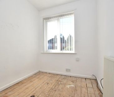 Room in a Shared House, The Gardens, LS5 - Photo 4