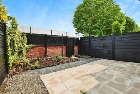 2 bedroom end of terrace house to rent - Photo 5