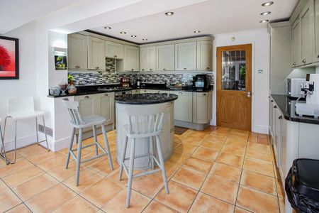 4 bedroom detached house to rent - Photo 5