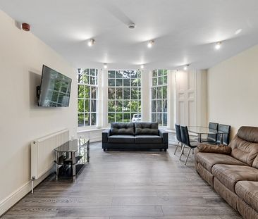 Spacious 4-Bed Ensuite Student Apartment with Large Gardens, Free P... - Photo 3