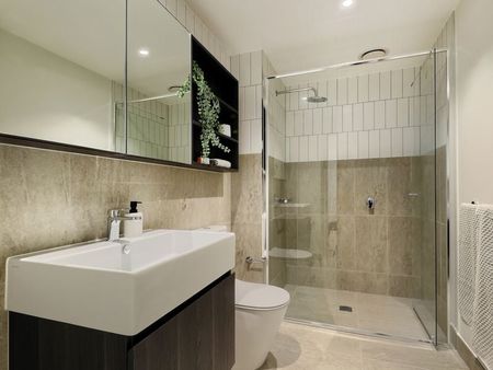 Unfurnished 2 bedroom Palladium Apartment with car park - Photo 3