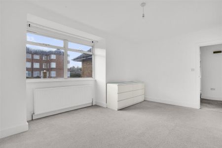 4 bedroom semi-detached house to rent - Photo 5