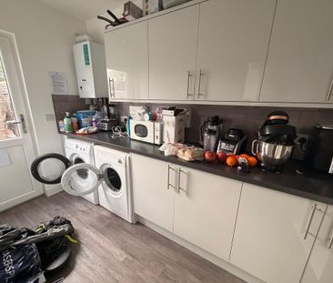 1 bedroom in a house share to rent - Photo 4